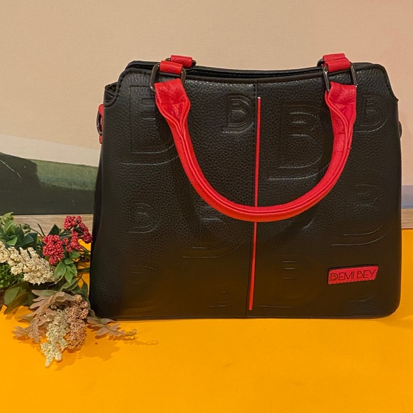 Black and Red Women's Handbag - Picture 8 of 9